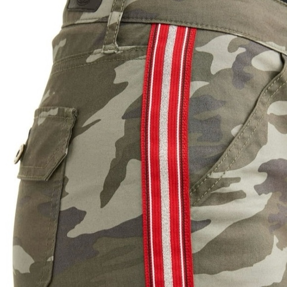 Sofia Vergara Jeans Marcelina utility jogger side stripe camo print - Picture 7 of 7